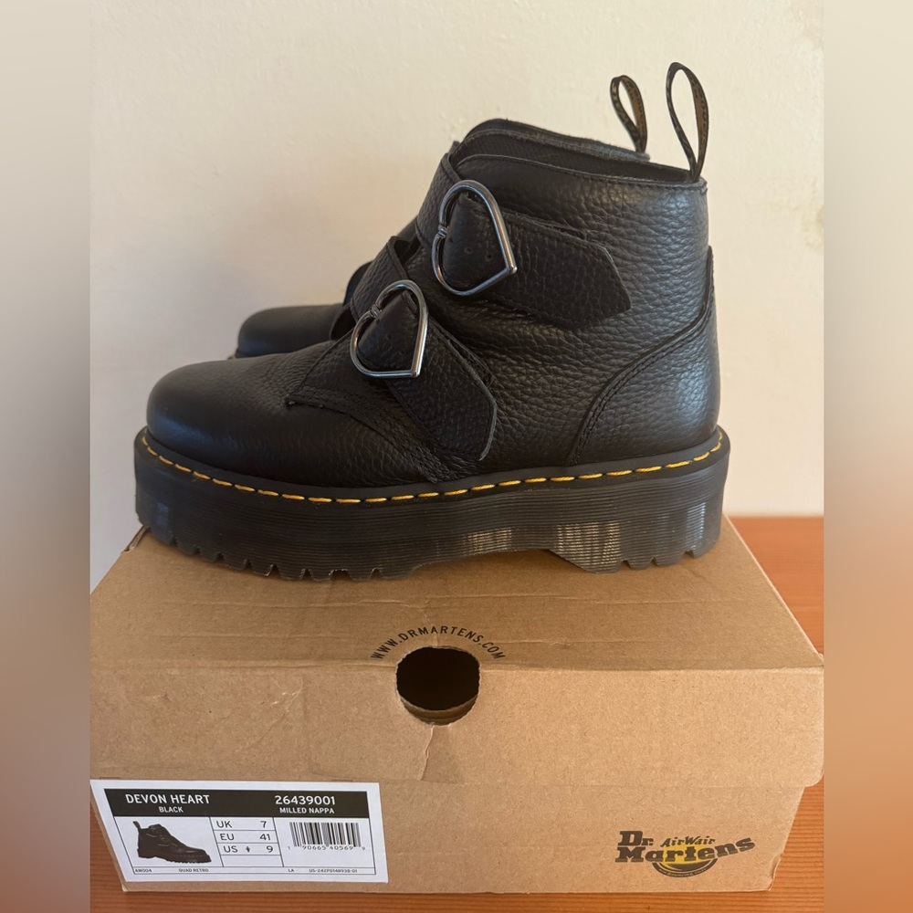 Dr. Marten Devon Heart Leather Platform Boots